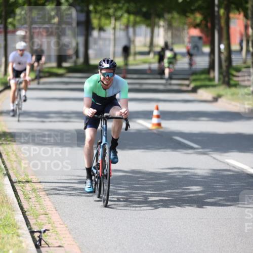 10.08.2025 - GEWOBA Citytriathlon Bremen Yannick Fuchs http://msf.ph/oto/8550545 10.08.2025 14:14:37 Radfahren 68, 77, 93, 96, 105, 113, 143 meine-sportfotos.de