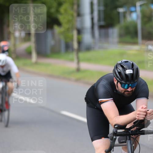 10.08.2025 - GEWOBA Citytriathlon Bremen Yannick Fuchs http://msf.ph/oto/8550549 10.08.2025 12:24:45 Radfahren 597, 660, 672, 698, 705, 737, 880, 890, 896, 954, 955, 1006 meine-sportfotos.de