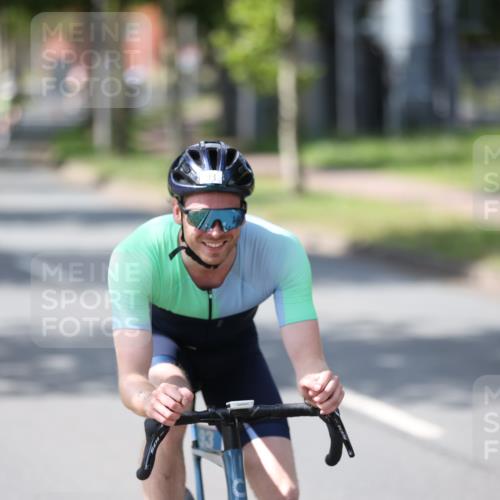 10.08.2025 - GEWOBA Citytriathlon Bremen Yannick Fuchs http://msf.ph/oto/8550554 10.08.2025 14:14:38 Radfahren 68, 77, 93, 96, 105, 113, 143 meine-sportfotos.de