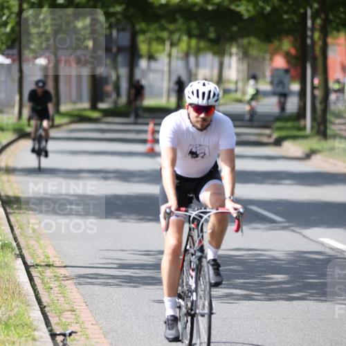 10.08.2025 - GEWOBA Citytriathlon Bremen Yannick Fuchs http://msf.ph/oto/8550562 10.08.2025 14:14:40 Radfahren 68, 77, 93, 96, 105, 113, 143 meine-sportfotos.de
