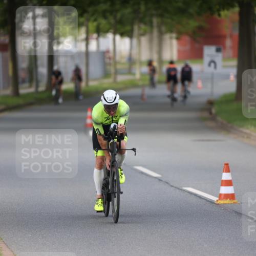 10.08.2025 - GEWOBA Citytriathlon Bremen Yannick Fuchs http://msf.ph/oto/8550564 10.08.2025 12:24:49 Radfahren 597, 672, 698, 737, 814, 880, 890, 896, 954, 955, 1006 meine-sportfotos.de