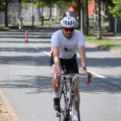 10.08.2025 - GEWOBA Citytriathlon Bremen Yannick Fuchs http://msf.ph/oto/8550567 10.08.2025 14:14:40 Radfahren 68, 77, 93, 96, 105, 113, 143 meine-sportfotos.de