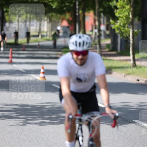 10.08.2025 - GEWOBA Citytriathlon Bremen Yannick Fuchs http://msf.ph/oto/8550569 10.08.2025 14:14:40 Radfahren 68, 77, 93, 96, 105, 113, 143 meine-sportfotos.de