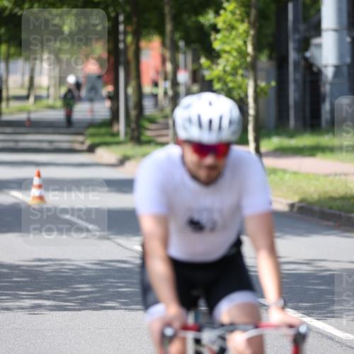 10.08.2025 - GEWOBA Citytriathlon Bremen Yannick Fuchs http://msf.ph/oto/8550570 10.08.2025 14:14:40 Radfahren 68, 77, 93, 96, 105, 113, 143 meine-sportfotos.de