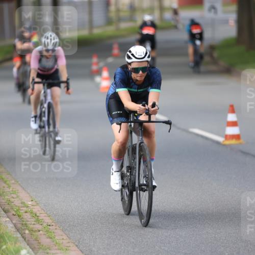 10.08.2025 - GEWOBA Citytriathlon Bremen Yannick Fuchs http://msf.ph/oto/8550574 10.08.2025 12:24:56 Radfahren 597, 698, 737, 814, 880, 890, 896, 954, 955, 958 meine-sportfotos.de