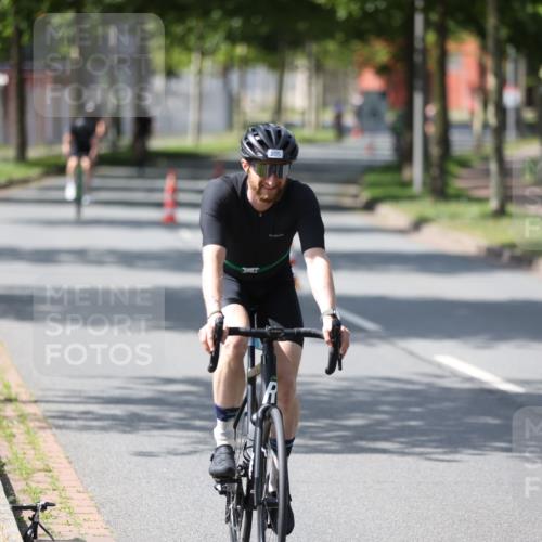 10.08.2025 - GEWOBA Citytriathlon Bremen Yannick Fuchs http://msf.ph/oto/8550579 10.08.2025 14:14:43 Radfahren 37, 68, 77, 93, 96, 105, 113, 143 meine-sportfotos.de
