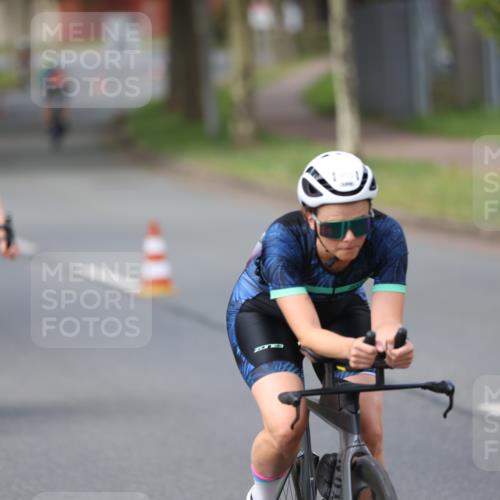 10.08.2025 - GEWOBA Citytriathlon Bremen Yannick Fuchs http://msf.ph/oto/8550583 10.08.2025 12:24:57 Radfahren 698, 737, 814, 880, 890, 896, 954, 955, 958 meine-sportfotos.de
