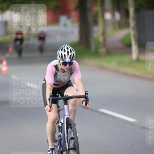 10.08.2025 - GEWOBA Citytriathlon Bremen Yannick Fuchs http://msf.ph/oto/8550585 10.08.2025 12:24:57 Radfahren 698, 737, 814, 880, 890, 896, 954, 955, 958 meine-sportfotos.de