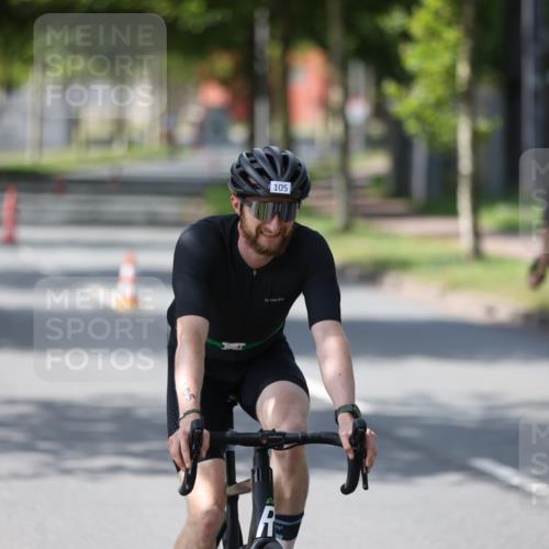 10.08.2025 - GEWOBA Citytriathlon Bremen Yannick Fuchs http://msf.ph/oto/8550586 10.08.2025 14:14:43 Radfahren 37, 68, 77, 93, 96, 105, 113, 143 meine-sportfotos.de