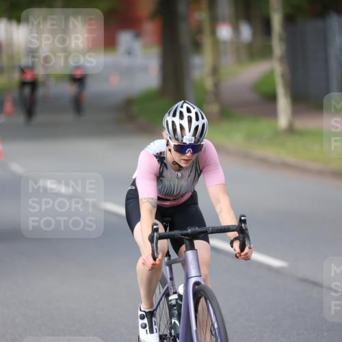 10.08.2025 - GEWOBA Citytriathlon Bremen Yannick Fuchs http://msf.ph/oto/8550588 10.08.2025 12:24:57 Radfahren 698, 737, 814, 880, 890, 896, 954, 955, 958 meine-sportfotos.de