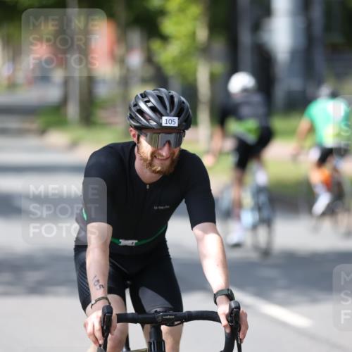 10.08.2025 - GEWOBA Citytriathlon Bremen Yannick Fuchs http://msf.ph/oto/8550589 10.08.2025 14:14:43 Radfahren 37, 68, 77, 93, 96, 105, 113, 143 meine-sportfotos.de