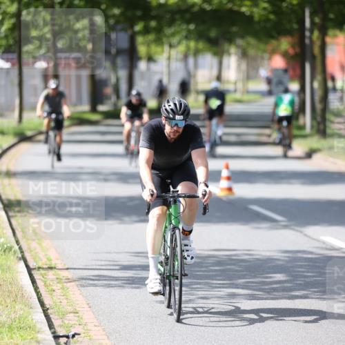 10.08.2025 - GEWOBA Citytriathlon Bremen Yannick Fuchs http://msf.ph/oto/8550596 10.08.2025 14:14:46 Radfahren 37, 68, 77, 82, 93, 96, 105, 113, 143 meine-sportfotos.de