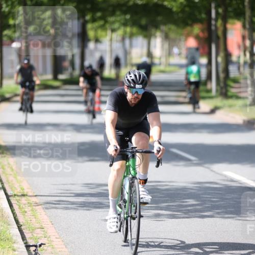 10.08.2025 - GEWOBA Citytriathlon Bremen Yannick Fuchs http://msf.ph/oto/8550598 10.08.2025 14:14:46 Radfahren 37, 68, 77, 82, 93, 96, 105, 113, 143 meine-sportfotos.de