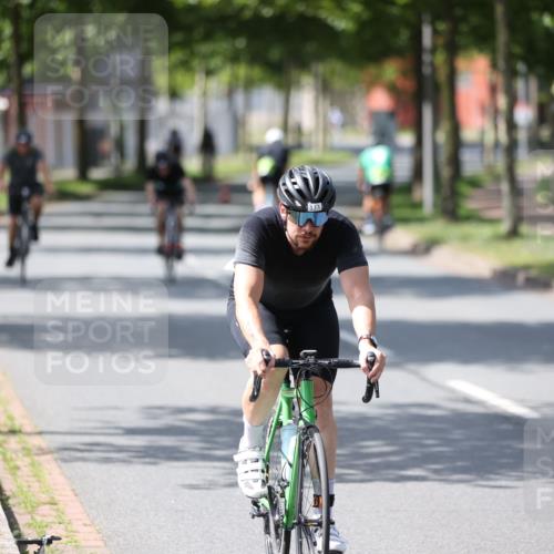 10.08.2025 - GEWOBA Citytriathlon Bremen Yannick Fuchs http://msf.ph/oto/8550600 10.08.2025 14:14:47 Radfahren 37, 68, 77, 82, 93, 96, 105, 113, 143 meine-sportfotos.de
