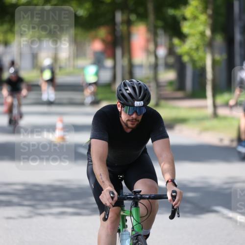 10.08.2025 - GEWOBA Citytriathlon Bremen Yannick Fuchs http://msf.ph/oto/8550605 10.08.2025 14:14:47 Radfahren 37, 68, 77, 82, 93, 96, 105, 113, 143 meine-sportfotos.de