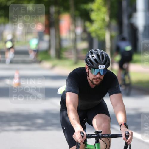 10.08.2025 - GEWOBA Citytriathlon Bremen Yannick Fuchs http://msf.ph/oto/8550607 10.08.2025 14:14:47 Radfahren 37, 68, 77, 82, 93, 96, 105, 113, 143 meine-sportfotos.de