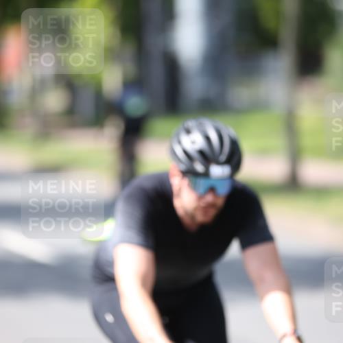 10.08.2025 - GEWOBA Citytriathlon Bremen Yannick Fuchs http://msf.ph/oto/8550610 10.08.2025 14:14:47 Radfahren 37, 68, 77, 82, 93, 96, 105, 113, 143 meine-sportfotos.de