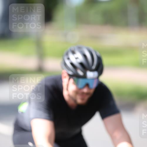 10.08.2025 - GEWOBA Citytriathlon Bremen Yannick Fuchs http://msf.ph/oto/8550613 10.08.2025 14:14:47 Radfahren 37, 68, 77, 82, 93, 96, 105, 113, 143 meine-sportfotos.de