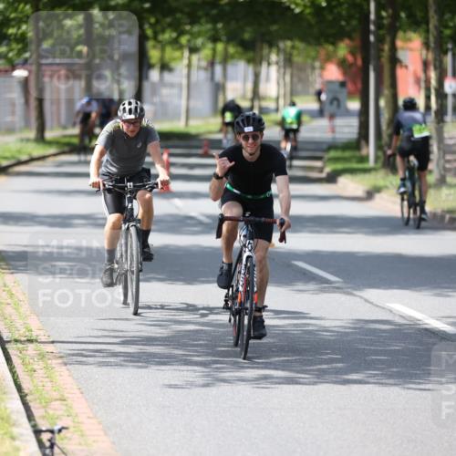 10.08.2025 - GEWOBA Citytriathlon Bremen Yannick Fuchs http://msf.ph/oto/8550616 10.08.2025 14:14:49 Radfahren 37, 68, 82, 93, 96, 105, 113, 143, 226 meine-sportfotos.de