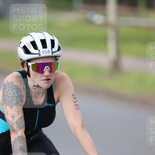 10.08.2025 - GEWOBA Citytriathlon Bremen Yannick Fuchs http://msf.ph/oto/8550618 10.08.2025 12:25:09 Radfahren 595, 619, 814, 908, 954, 955, 958, 965 meine-sportfotos.de