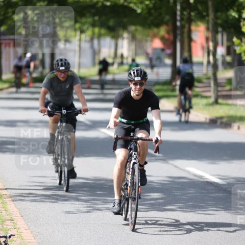 10.08.2025 - GEWOBA Citytriathlon Bremen Yannick Fuchs http://msf.ph/oto/8550622 10.08.2025 14:14:49 Radfahren 37, 68, 82, 93, 96, 105, 113, 143, 226 meine-sportfotos.de