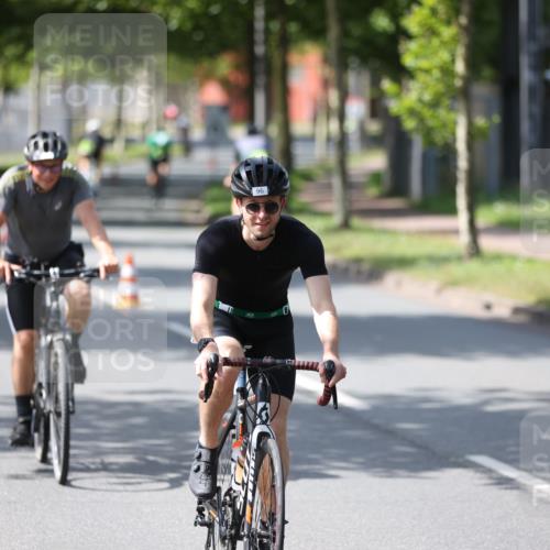10.08.2025 - GEWOBA Citytriathlon Bremen Yannick Fuchs http://msf.ph/oto/8550628 10.08.2025 14:14:49 Radfahren 37, 68, 82, 93, 96, 105, 113, 143, 226 meine-sportfotos.de