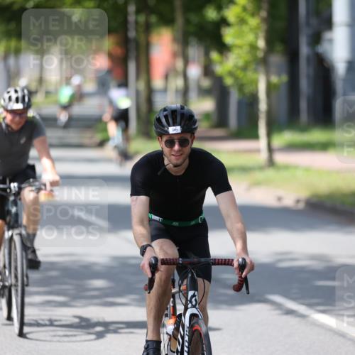 10.08.2025 - GEWOBA Citytriathlon Bremen Yannick Fuchs http://msf.ph/oto/8550630 10.08.2025 14:14:49 Radfahren 37, 68, 82, 93, 96, 105, 113, 143, 226 meine-sportfotos.de