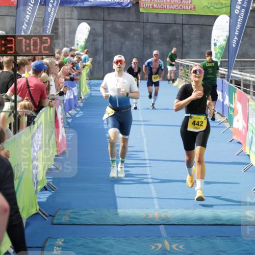 10.08.2025 - GEWOBA Citytriathlon Bremen H.Heesch http://msf.ph/oto/8550632 10.08.2025 11:40:43 Ziel 401, 417, 442, 498 meine-sportfotos.de