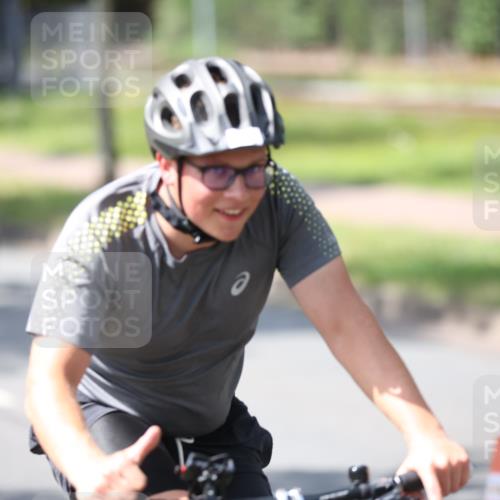 10.08.2025 - GEWOBA Citytriathlon Bremen Yannick Fuchs http://msf.ph/oto/8550650 10.08.2025 14:14:51 Radfahren 37, 68, 82, 96, 105, 113, 143, 151, 226 meine-sportfotos.de
