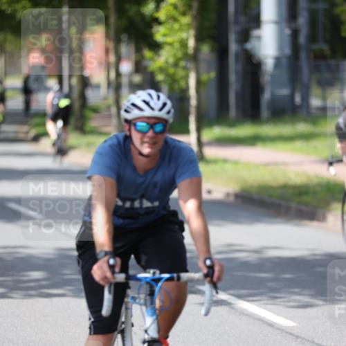 10.08.2025 - GEWOBA Citytriathlon Bremen Yannick Fuchs http://msf.ph/oto/8550664 10.08.2025 14:14:55 Radfahren 37, 68, 82, 96, 105, 113, 133, 146, 151, 226 meine-sportfotos.de