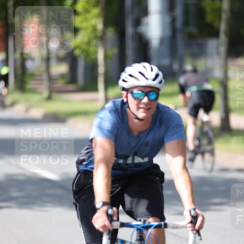 10.08.2025 - GEWOBA Citytriathlon Bremen Yannick Fuchs http://msf.ph/oto/8550666 10.08.2025 14:14:56 Radfahren 37, 68, 82, 96, 113, 133, 146, 151, 226 meine-sportfotos.de