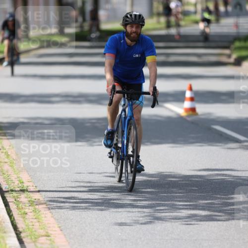 10.08.2025 - GEWOBA Citytriathlon Bremen Yannick Fuchs http://msf.ph/oto/8550671 10.08.2025 14:15:03 Radfahren 15, 37, 76, 82, 108, 133, 146, 151, 226 meine-sportfotos.de