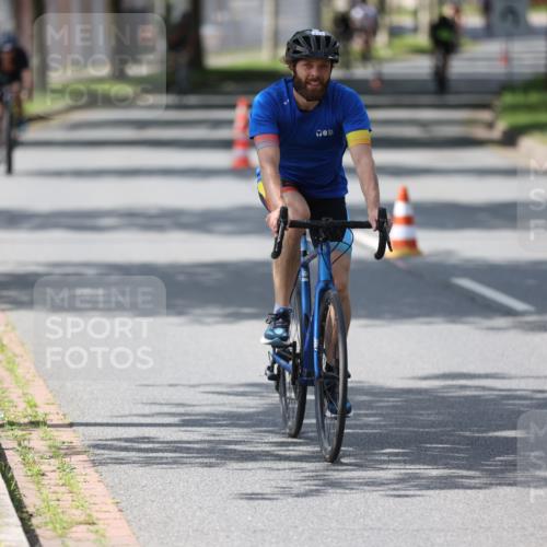 10.08.2025 - GEWOBA Citytriathlon Bremen Yannick Fuchs http://msf.ph/oto/8550673 10.08.2025 14:15:03 Radfahren 15, 37, 76, 82, 108, 133, 146, 151, 226 meine-sportfotos.de