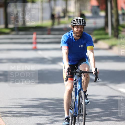 10.08.2025 - GEWOBA Citytriathlon Bremen Yannick Fuchs http://msf.ph/oto/8550678 10.08.2025 14:15:04 Radfahren 15, 37, 76, 82, 108, 133, 146, 151, 226 meine-sportfotos.de