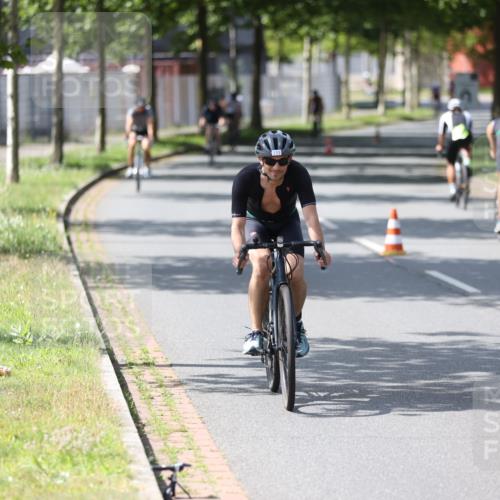 10.08.2025 - GEWOBA Citytriathlon Bremen Yannick Fuchs http://msf.ph/oto/8550691 10.08.2025 14:15:07 Radfahren 15, 37, 76, 82, 88, 108, 133, 146, 151, 226 meine-sportfotos.de