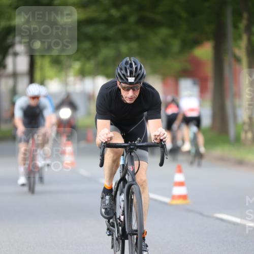 10.08.2025 - GEWOBA Citytriathlon Bremen Yannick Fuchs http://msf.ph/oto/8550695 10.08.2025 12:26:04 Radfahren 608, 611, 661, 693, 730, 755, 786, 830, 842, 849, 865, 871, 911, 1014 meine-sportfotos.de