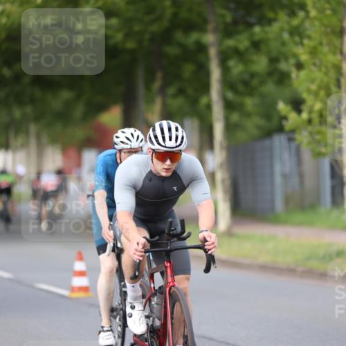 10.08.2025 - GEWOBA Citytriathlon Bremen Yannick Fuchs http://msf.ph/oto/8550705 10.08.2025 12:26:06 Radfahren 608, 611, 661, 693, 730, 755, 786, 808, 842, 849, 865, 871, 911, 1014 meine-sportfotos.de