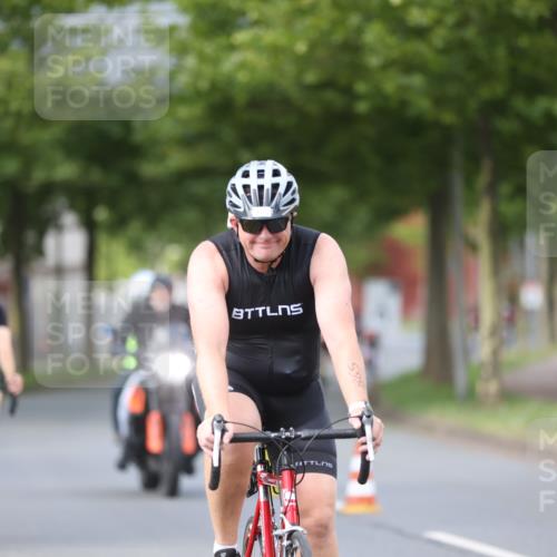 10.08.2025 - GEWOBA Citytriathlon Bremen Yannick Fuchs http://msf.ph/oto/8550711 10.08.2025 12:26:07 Radfahren 608, 611, 661, 693, 730, 755, 786, 808, 842, 849, 865, 871, 911, 1014 meine-sportfotos.de