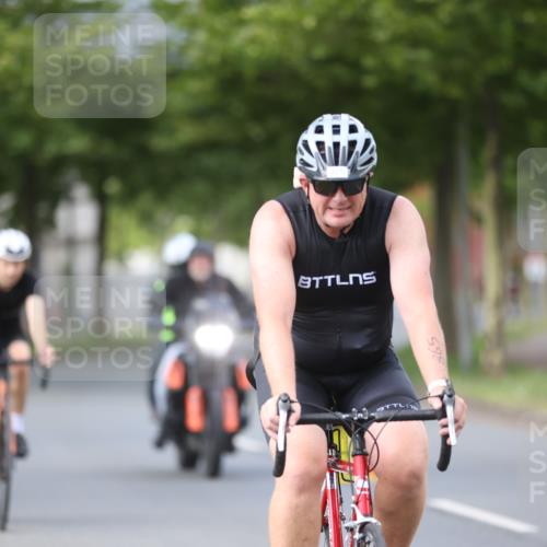 10.08.2025 - GEWOBA Citytriathlon Bremen Yannick Fuchs http://msf.ph/oto/8550713 10.08.2025 12:26:07 Radfahren 608, 611, 661, 693, 730, 755, 786, 808, 842, 849, 865, 871, 911, 1014 meine-sportfotos.de