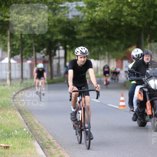 10.08.2025 - GEWOBA Citytriathlon Bremen Yannick Fuchs http://msf.ph/oto/8550716 10.08.2025 12:26:08 Radfahren 608, 611, 661, 730, 755, 786, 808, 842, 865, 871, 911, 1014 meine-sportfotos.de