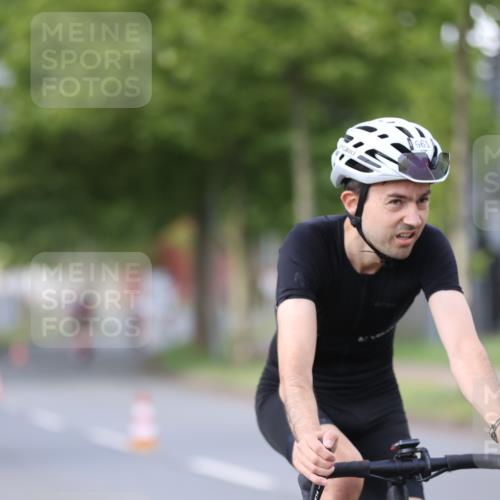 10.08.2025 - GEWOBA Citytriathlon Bremen Yannick Fuchs http://msf.ph/oto/8550721 10.08.2025 12:26:09 Radfahren 608, 611, 661, 730, 755, 786, 808, 842, 865, 871, 911, 1014 meine-sportfotos.de