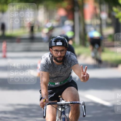 10.08.2025 - GEWOBA Citytriathlon Bremen Yannick Fuchs http://msf.ph/oto/8550727 10.08.2025 14:15:12 Radfahren 15, 45, 54, 55, 76, 88, 97, 108, 133, 146, 151, 226 meine-sportfotos.de