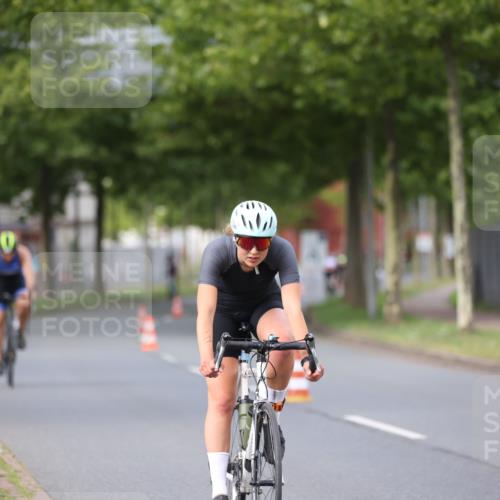 10.08.2025 - GEWOBA Citytriathlon Bremen Yannick Fuchs http://msf.ph/oto/8550729 10.08.2025 12:26:11 Radfahren 608, 611, 661, 730, 755, 786, 808, 842, 865, 871, 911, 1014 meine-sportfotos.de