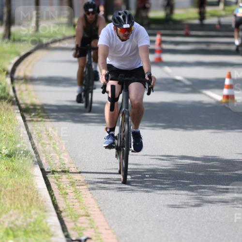 10.08.2025 - GEWOBA Citytriathlon Bremen Yannick Fuchs http://msf.ph/oto/8550734 10.08.2025 14:15:14 Radfahren 15, 45, 54, 55, 76, 88, 97, 108, 133, 146, 151, 226 meine-sportfotos.de