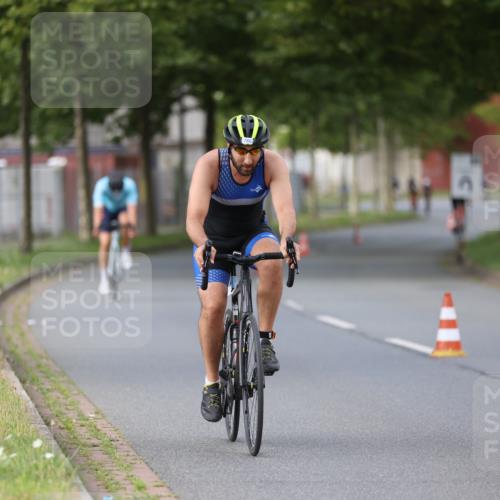 10.08.2025 - GEWOBA Citytriathlon Bremen Yannick Fuchs http://msf.ph/oto/8550741 10.08.2025 12:26:12 Radfahren 608, 611, 661, 730, 755, 786, 808, 842, 865, 871, 911, 1014 meine-sportfotos.de