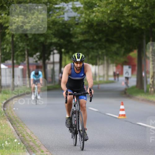 10.08.2025 - GEWOBA Citytriathlon Bremen Yannick Fuchs http://msf.ph/oto/8550743 10.08.2025 12:26:12 Radfahren 608, 611, 661, 730, 755, 786, 808, 842, 865, 871, 911, 1014 meine-sportfotos.de