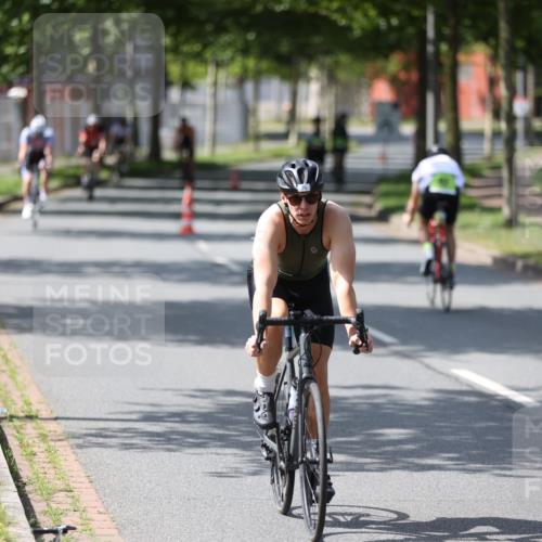 10.08.2025 - GEWOBA Citytriathlon Bremen Yannick Fuchs http://msf.ph/oto/8550749 10.08.2025 14:15:16 Radfahren 15, 45, 54, 55, 76, 88, 97, 108, 133, 146, 151 meine-sportfotos.de