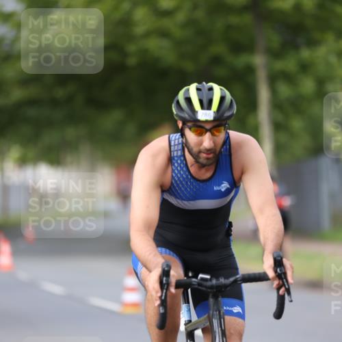 10.08.2025 - GEWOBA Citytriathlon Bremen Yannick Fuchs http://msf.ph/oto/8550750 10.08.2025 12:26:13 Radfahren 608, 611, 661, 730, 786, 808, 842, 865, 871, 911, 1014 meine-sportfotos.de