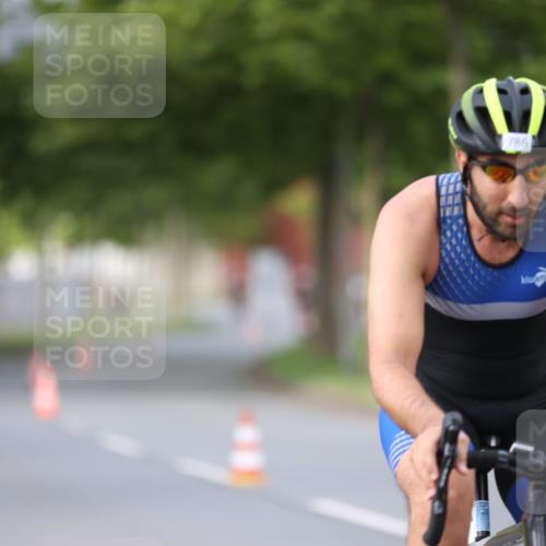 10.08.2025 - GEWOBA Citytriathlon Bremen Yannick Fuchs http://msf.ph/oto/8550751 10.08.2025 12:26:13 Radfahren 608, 611, 661, 730, 786, 808, 842, 865, 871, 911, 1014 meine-sportfotos.de