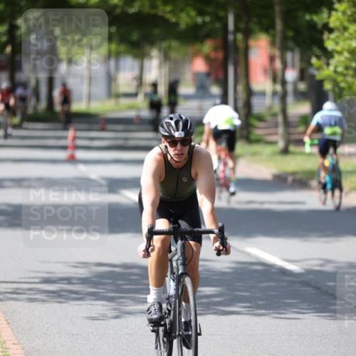 10.08.2025 - GEWOBA Citytriathlon Bremen Yannick Fuchs http://msf.ph/oto/8550752 10.08.2025 14:15:16 Radfahren 15, 45, 54, 55, 76, 88, 97, 108, 133, 146, 151 meine-sportfotos.de